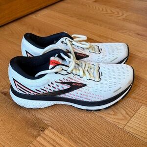 Brooks Men's White and Black Athletic Shoes